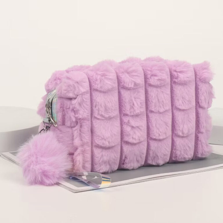 Necesser Pelucia Necessaire Com Pompom e Alça Fem