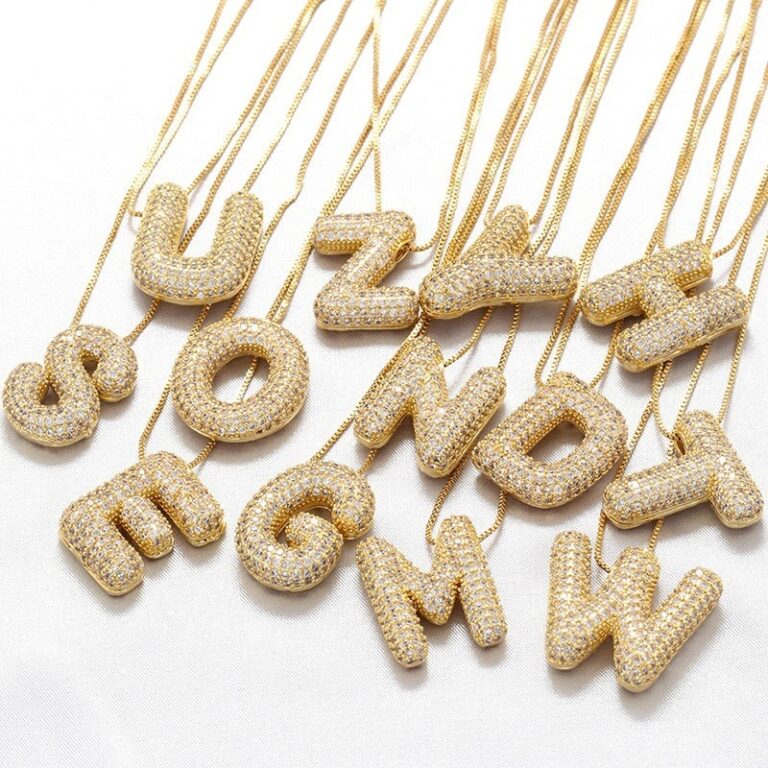 Colar de Letra Inicial com zircônias cravejadas b