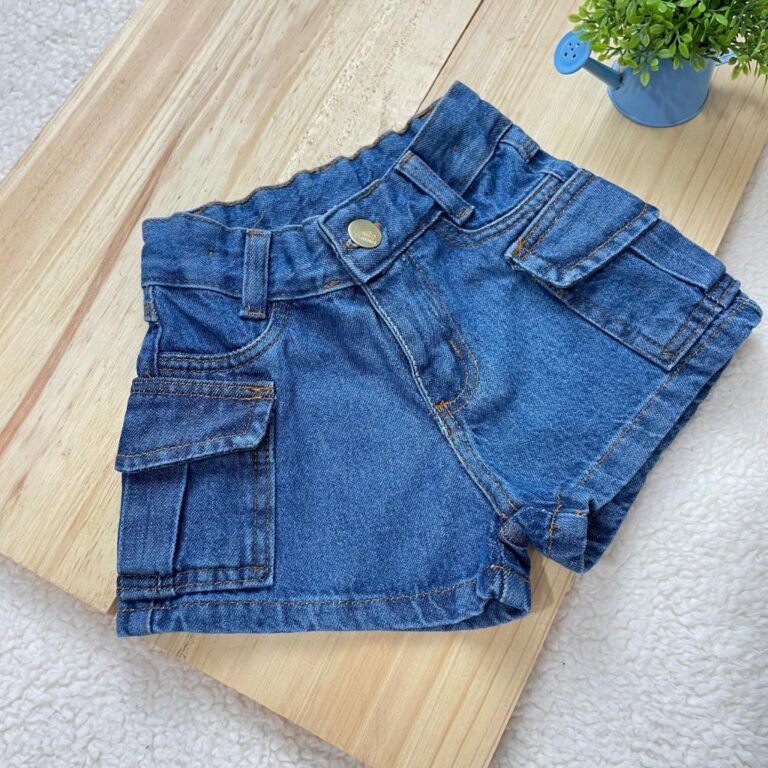 Short Jeans Infantil Cargo  Bolsos Laterais e Ajus