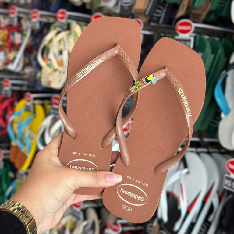 Havaianas Slim Square Logo Pop + Pin Tucano e Coqu
