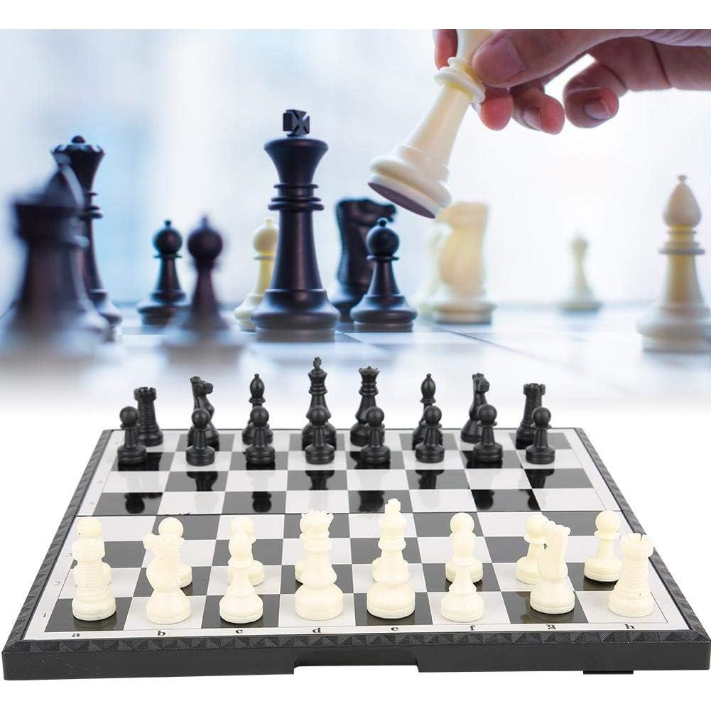 Tabuleiro de xadrez com peças de xadrez magnétic