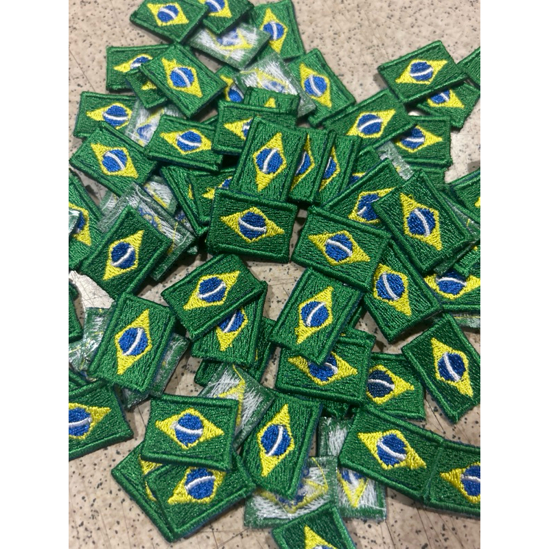 Kit mini bandeira Brasil bordada com termocolante 