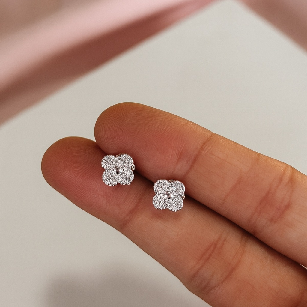 Brinco Infantil Flor Diamantada Banhada A Prata 92