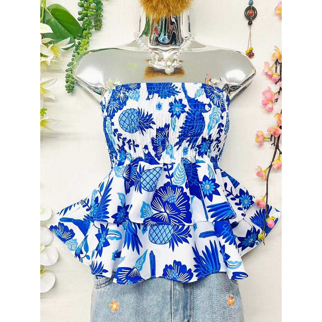 T-116Estampa completa com flores e bainha franzida