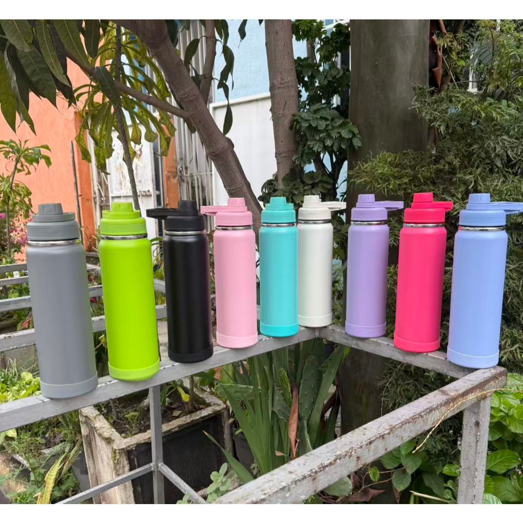 Garrafa Térmica Aço Inox com Base da Mesma Cor  