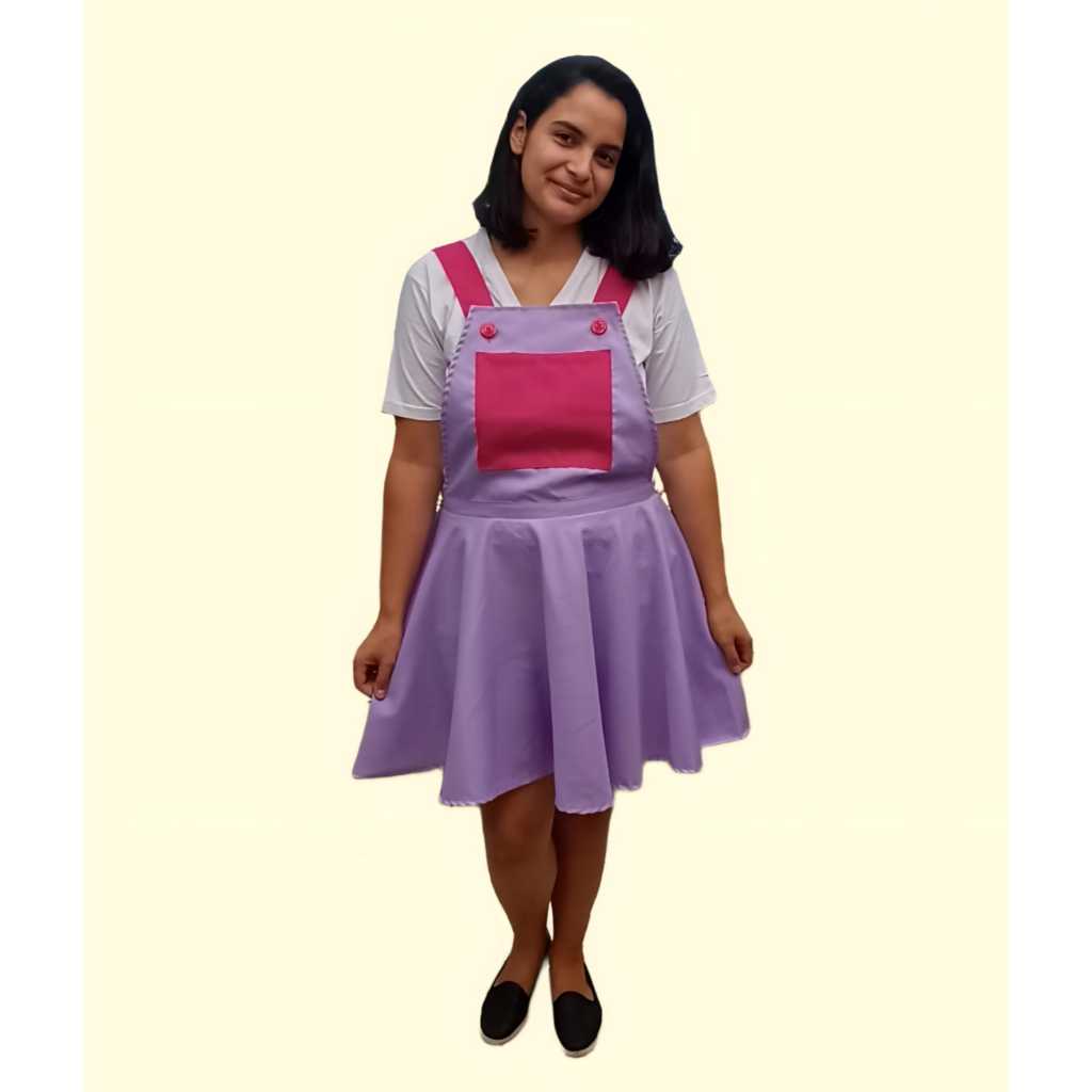 Jardineira colorida para recreação e monitora de