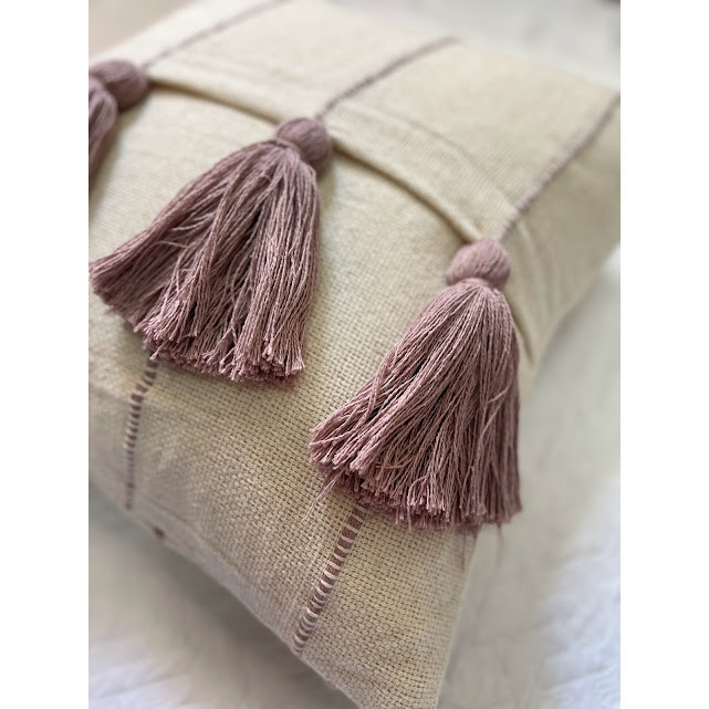 Almofada com Pompom Tassel – Boho Rosa