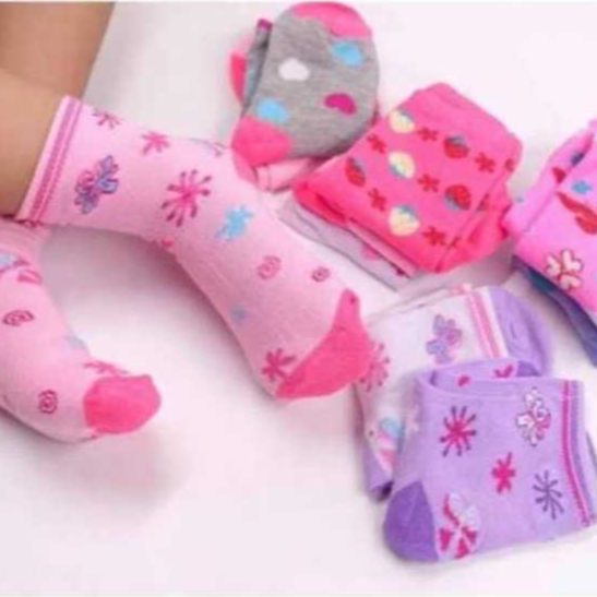 Kit com 12 pares de meias infantis femininas Confo