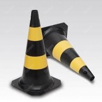 Cone de Sinalização em PVC 50 Cm  Preto e Amarel