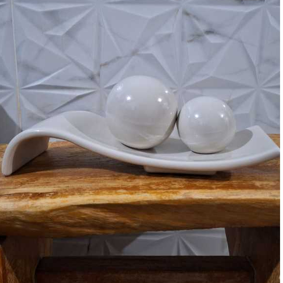 Rampa off white com 2 bolas decoração