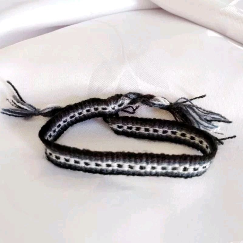 Pulseira de Pano Tornozeleira Preta C/ Branco Hipp