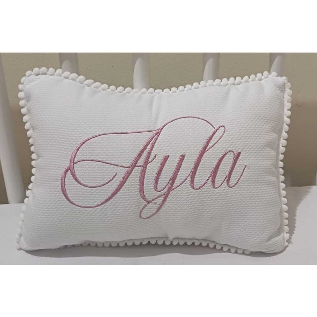 Almofadinha de nome  bordado personalizada