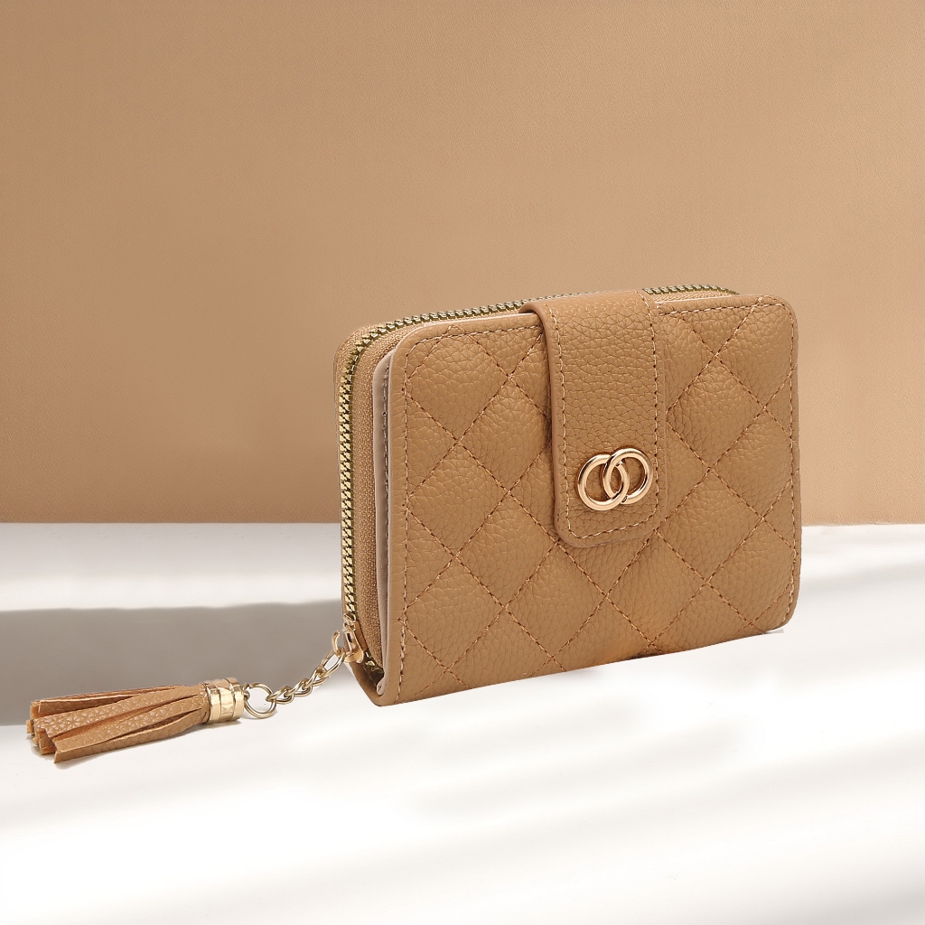 Carteira feminina media com pompom porta cartões 