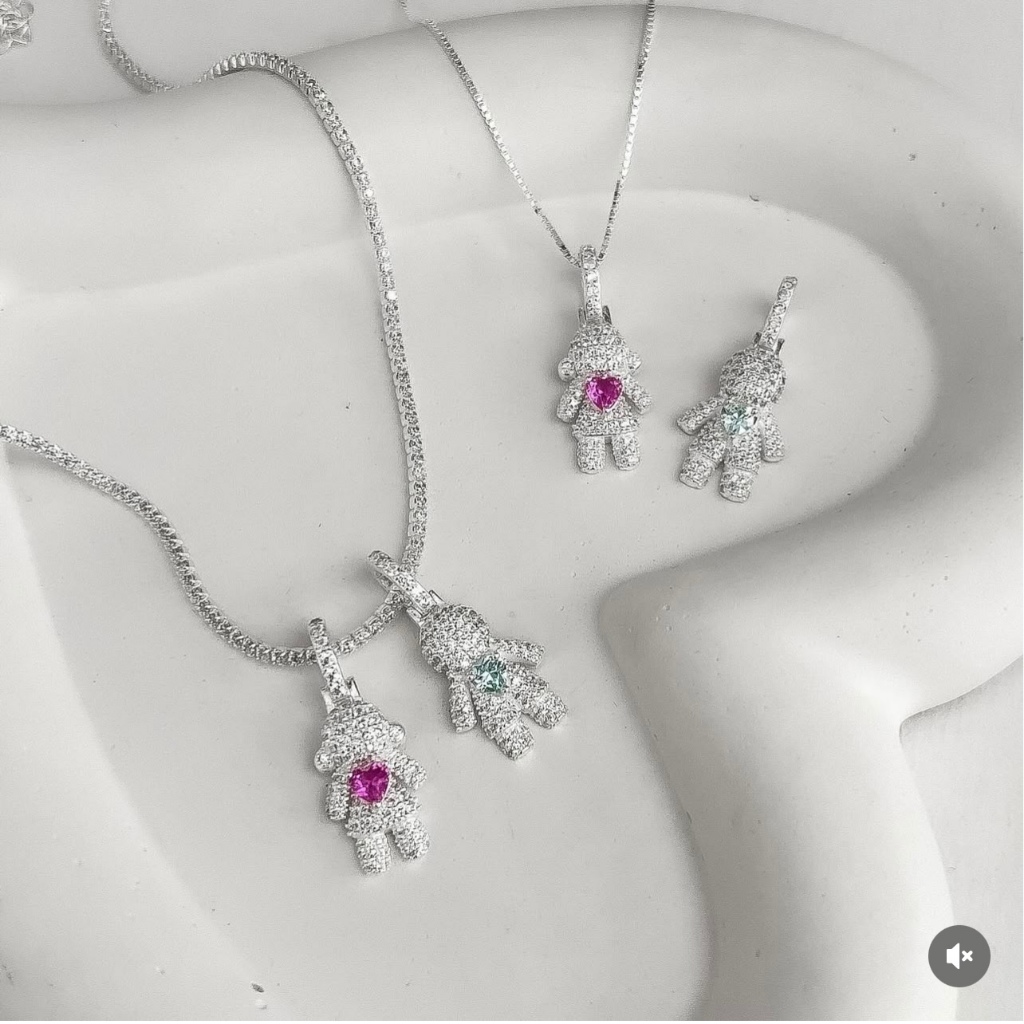 Colar Filhos Pingente Menino/Menina com Pedras Fem