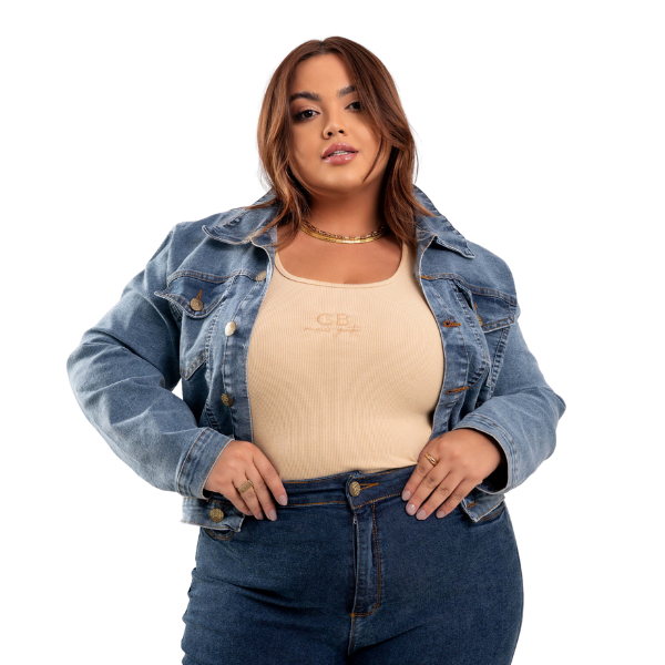 Jaqueta jeans plus size detalhe costura bolso com 