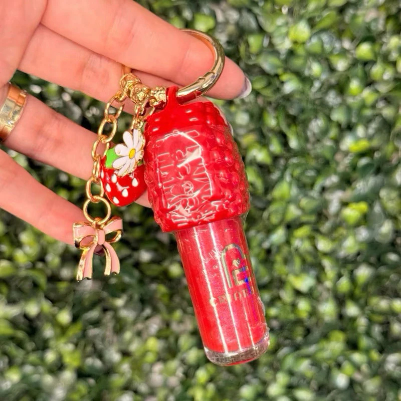 Gloss labial com chaveiro borboleta morango arco p