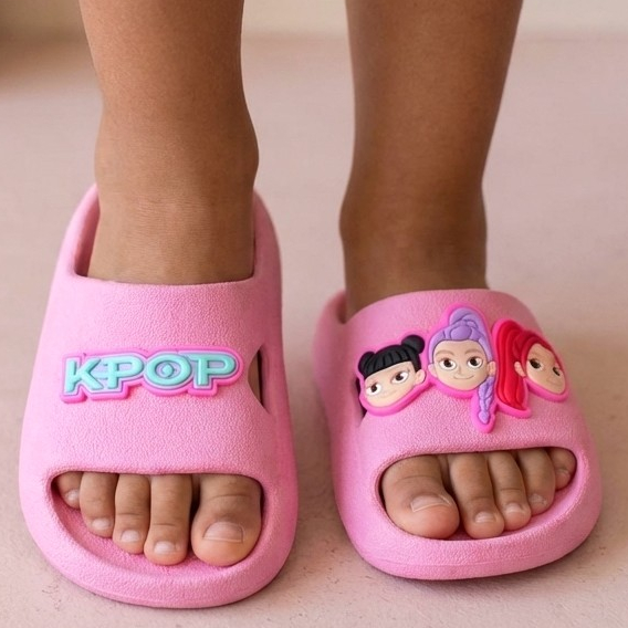 Chinelo Nuvem Infantil Menina Guerreiras do K-Pop 