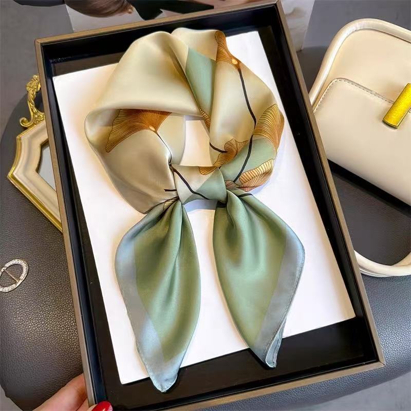 Lenço de seda fina 70×70, estampa de folha d