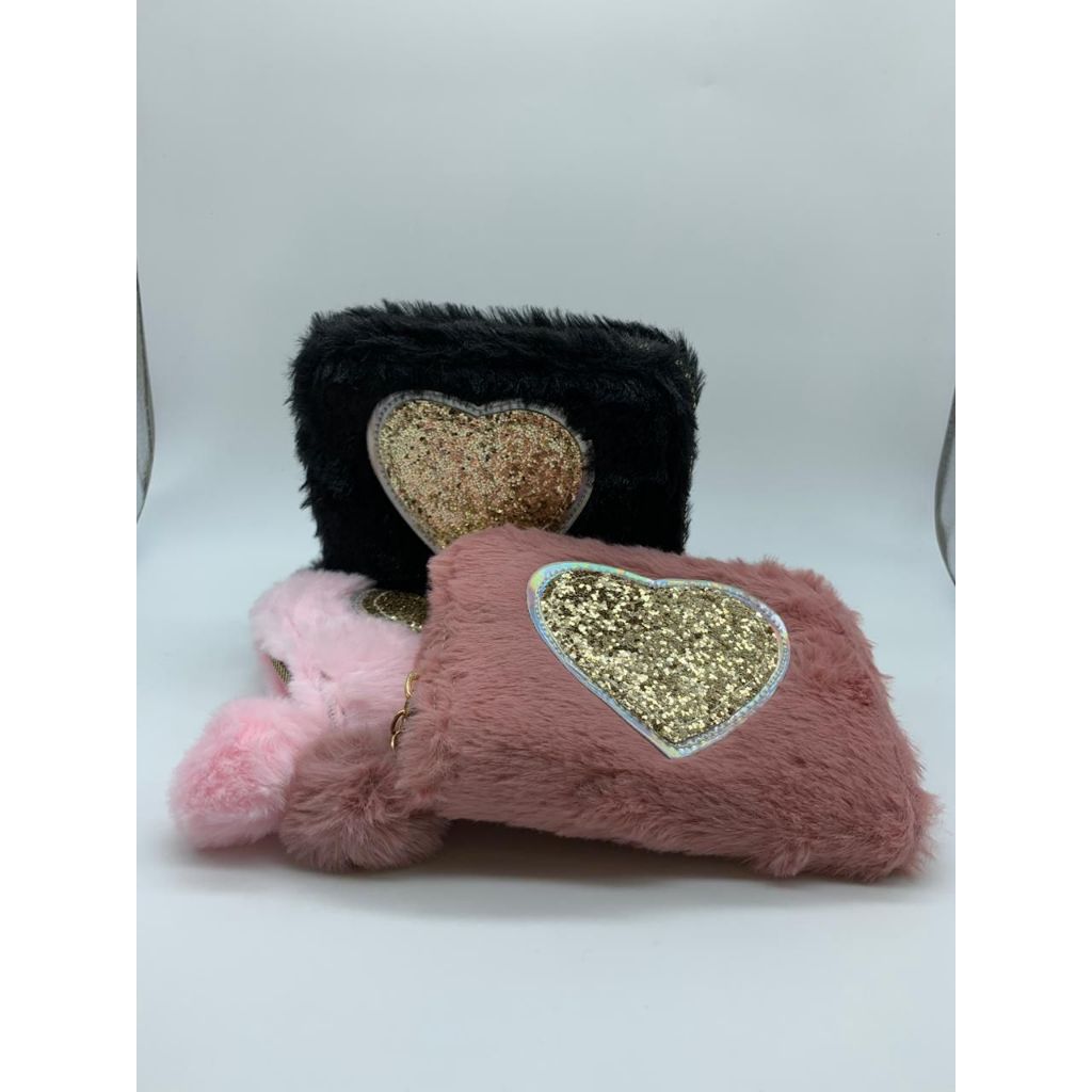 Carteira Feminina Pequena de Pelo com Estampa de C