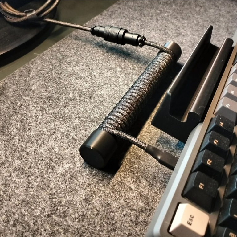 Haste para Cabo de Teclado Mecânico – Coile