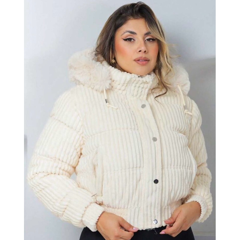 Jaqueta pelúcia quentinha veludo  touca pelinhos 