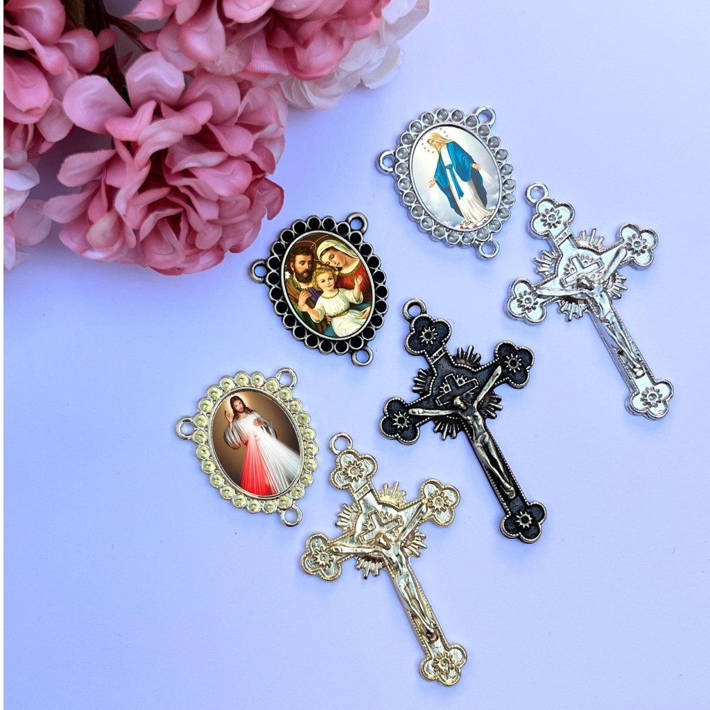 Crucifixo + Entremeio Resinado com Santos de Devo