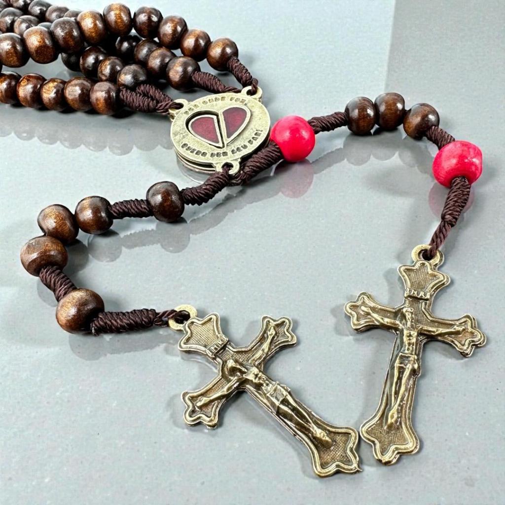 Terço para Casal Em Madeira Imbuia POR ONDE FOR Q