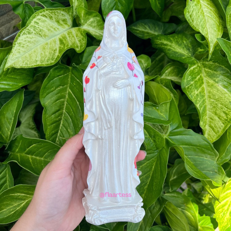 Nossa Senhora Grávida 20cm Delicada Com Coraçõe