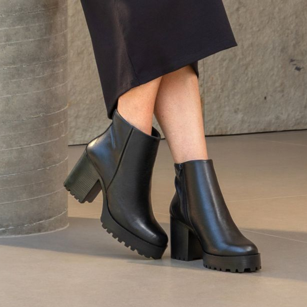 Bota Coturno Feminino em Couro Legítimo Salto Tra