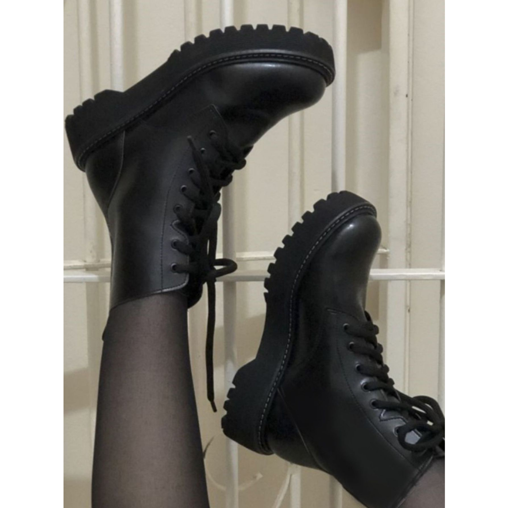Coturno Feminino Preto Tratorado Tendencia Das Blo