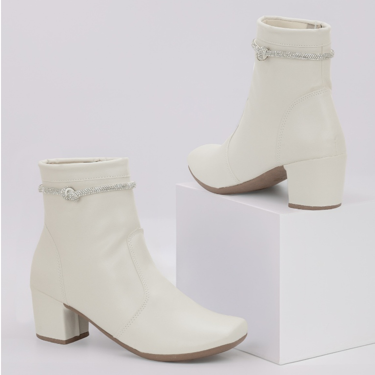 Coturno Feminino Off White Cano Curto Salto Grosso