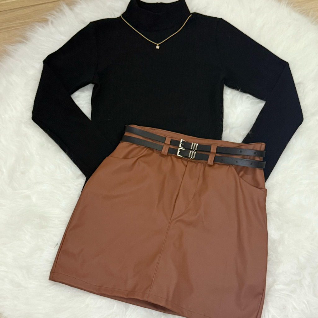 Conjunto short saia de courinho fake com bolso e d