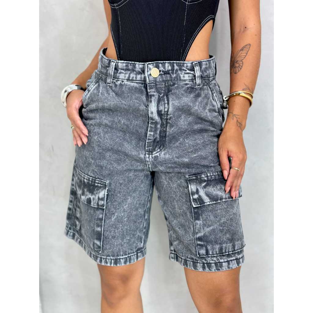 Bermuda estilo carpinteiro cinza marmorizada jeans