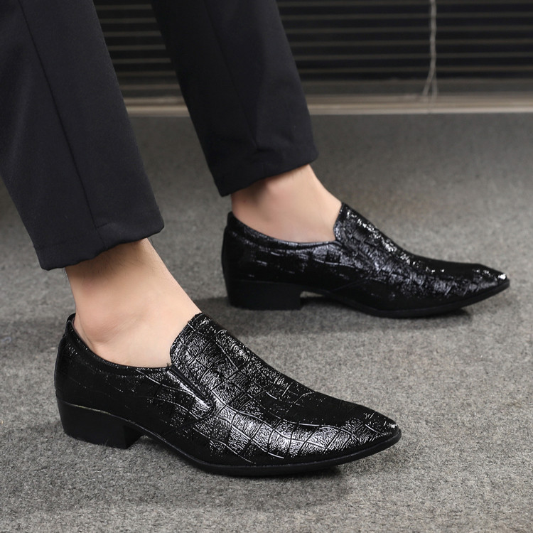 Primavera britânico preto apontou sapatos de cour