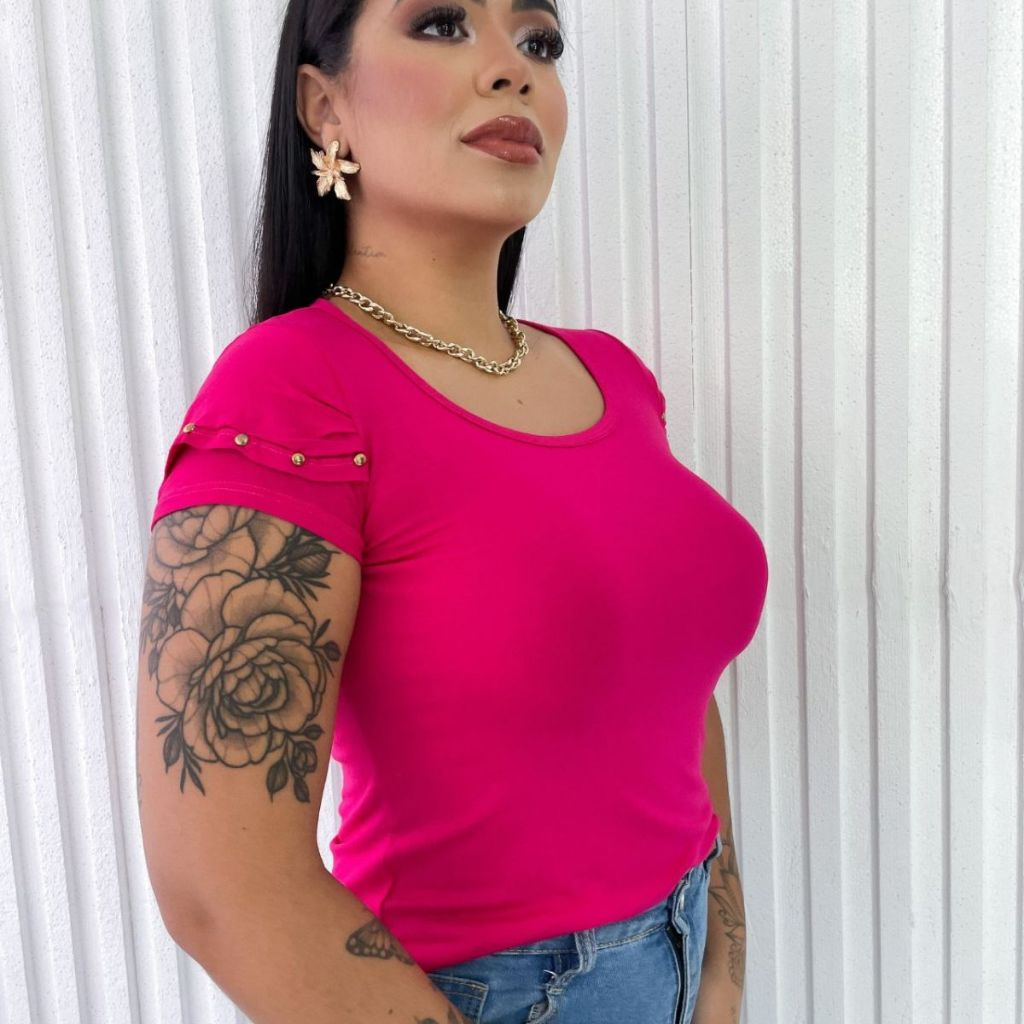 Blusa Feminina Básica com Detalhes nas Mangas Eva