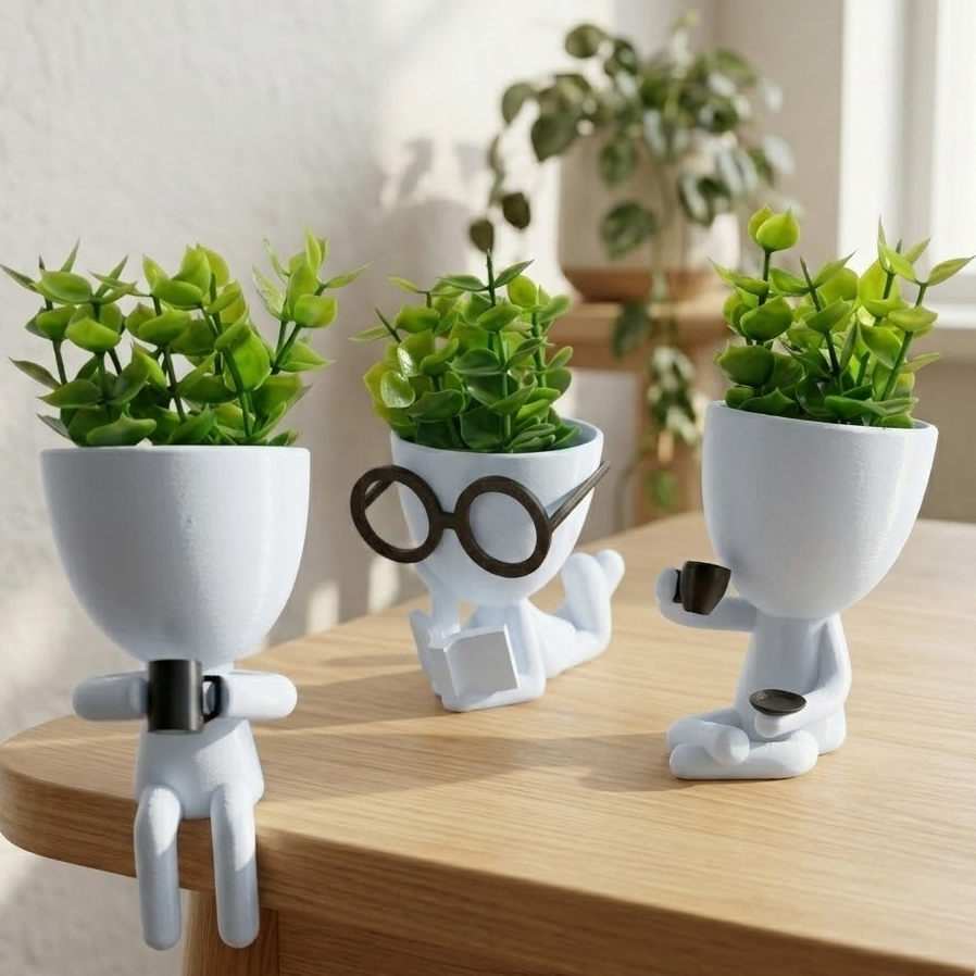 Kit com 3 Mini Vasinhos Decorativos Robert Lendo T