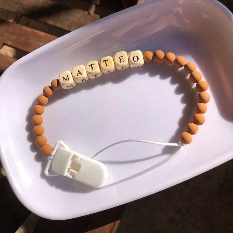 Prendedor de chupeta personalizado com nome do beb