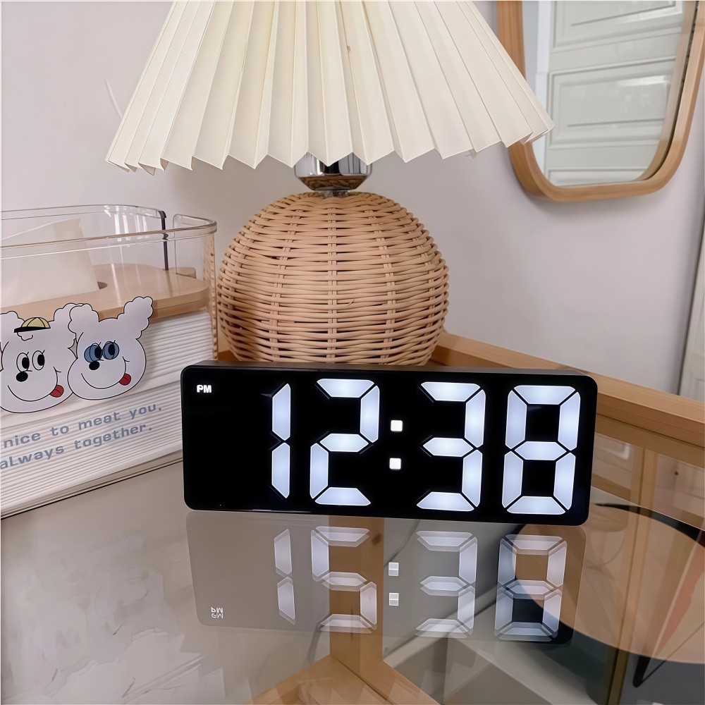 Relógio digital LED, pode ser usado como desperta
